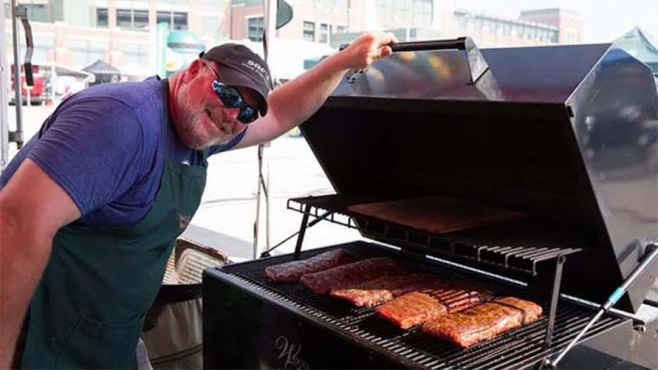 COMPETITION STYLE BBQ SPARE RIBS