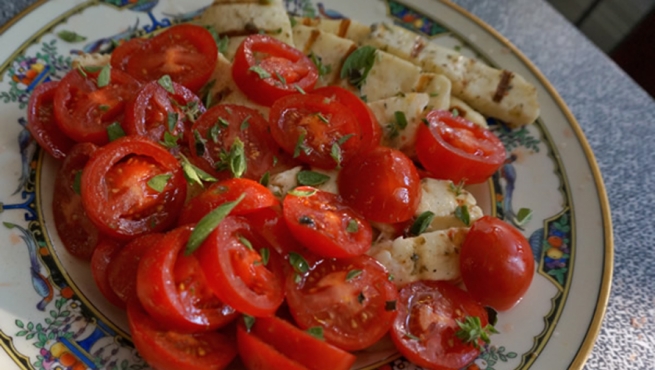 grilled halloumi and tomato salad